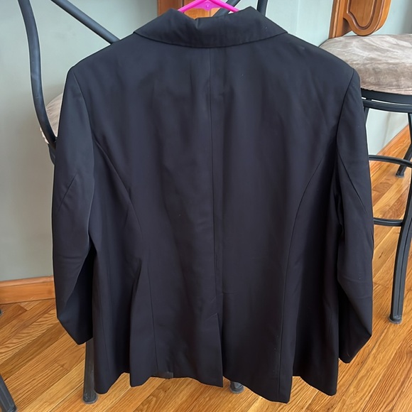 Denim 24/7 Ladies black blazer. EUC size 16W. This is an excellent staple! - Picture 2 of 5